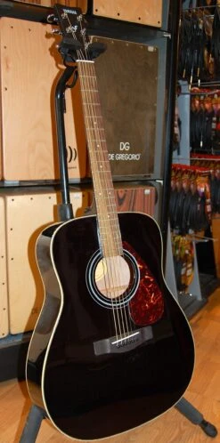 GUITARE YAMAHA F370