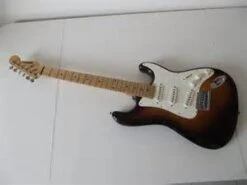 GUITARE APPLAUSE STRATOCASTER